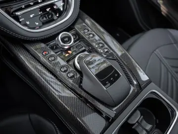 ASTON MARTIN DBX 707   Xenon Grey   Carbon   Jewellery Pack