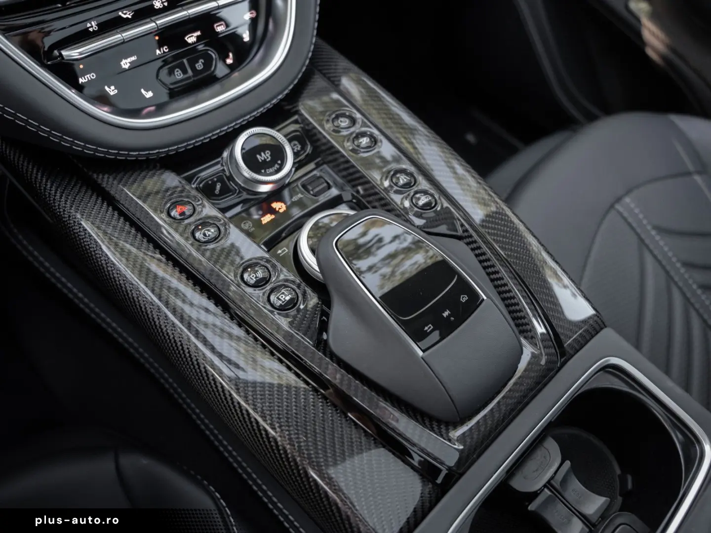 ASTON MARTIN DBX 707   Xenon Grey   Carbon   Jewellery Pack