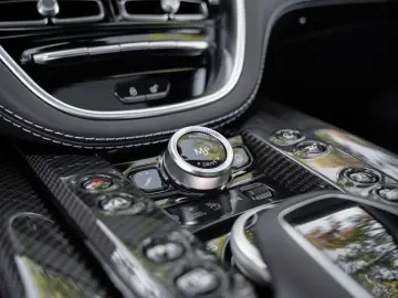 ASTON MARTIN DBX 707   Xenon Grey   Carbon   Jewellery Pack