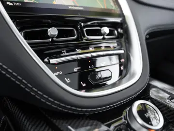 ASTON MARTIN DBX 707   Xenon Grey   Carbon   Jewellery Pack