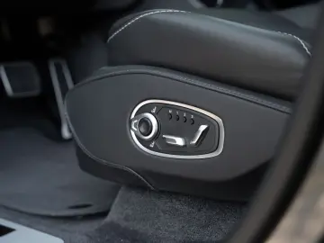 ASTON MARTIN DBX 707   Xenon Grey   Carbon   Jewellery Pack