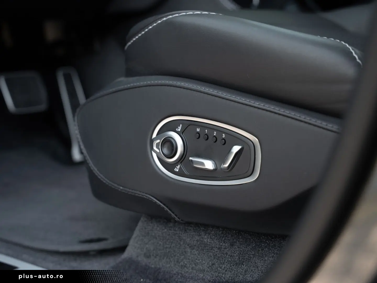 ASTON MARTIN DBX 707   Xenon Grey   Carbon   Jewellery Pack