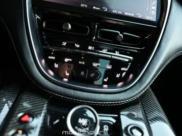 ASTON MARTIN DBX 707 EXP € 120.817