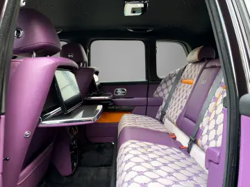 ROLLS ROYCE Cullinan Black Badge ShootingStar Massage 23