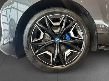 BMW iX xDrive40 HUD ACC Laser H K 22  Memory Pano