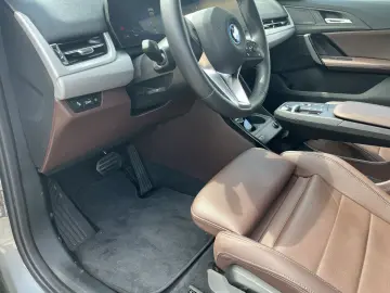 BMW iX2 xDrive30 HUD Panoramadach Navi Leder LED ACC