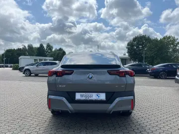 BMW iX2 xDrive30 HUD Panoramadach Navi Leder LED ACC