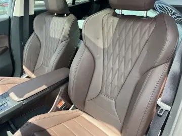 BMW iX2 xDrive30 HUD Panoramadach Navi Leder LED ACC