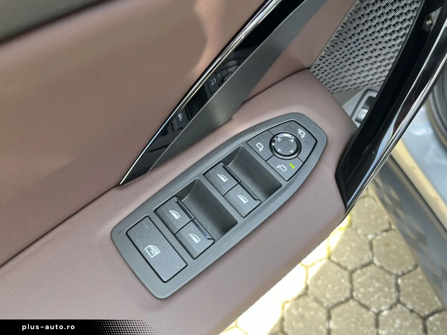 BMW iX2 xDrive30 HUD Panoramadach Navi Leder LED ACC