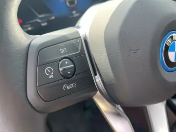 BMW iX2 xDrive30 HUD Panoramadach Navi Leder LED ACC