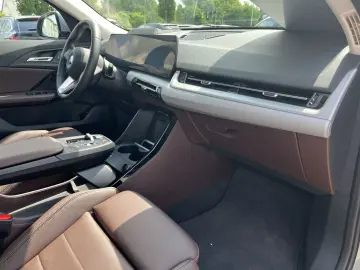 BMW iX2 xDrive30 HUD Panoramadach Navi Leder LED ACC