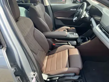 BMW iX2 xDrive30 HUD Panoramadach Navi Leder LED ACC