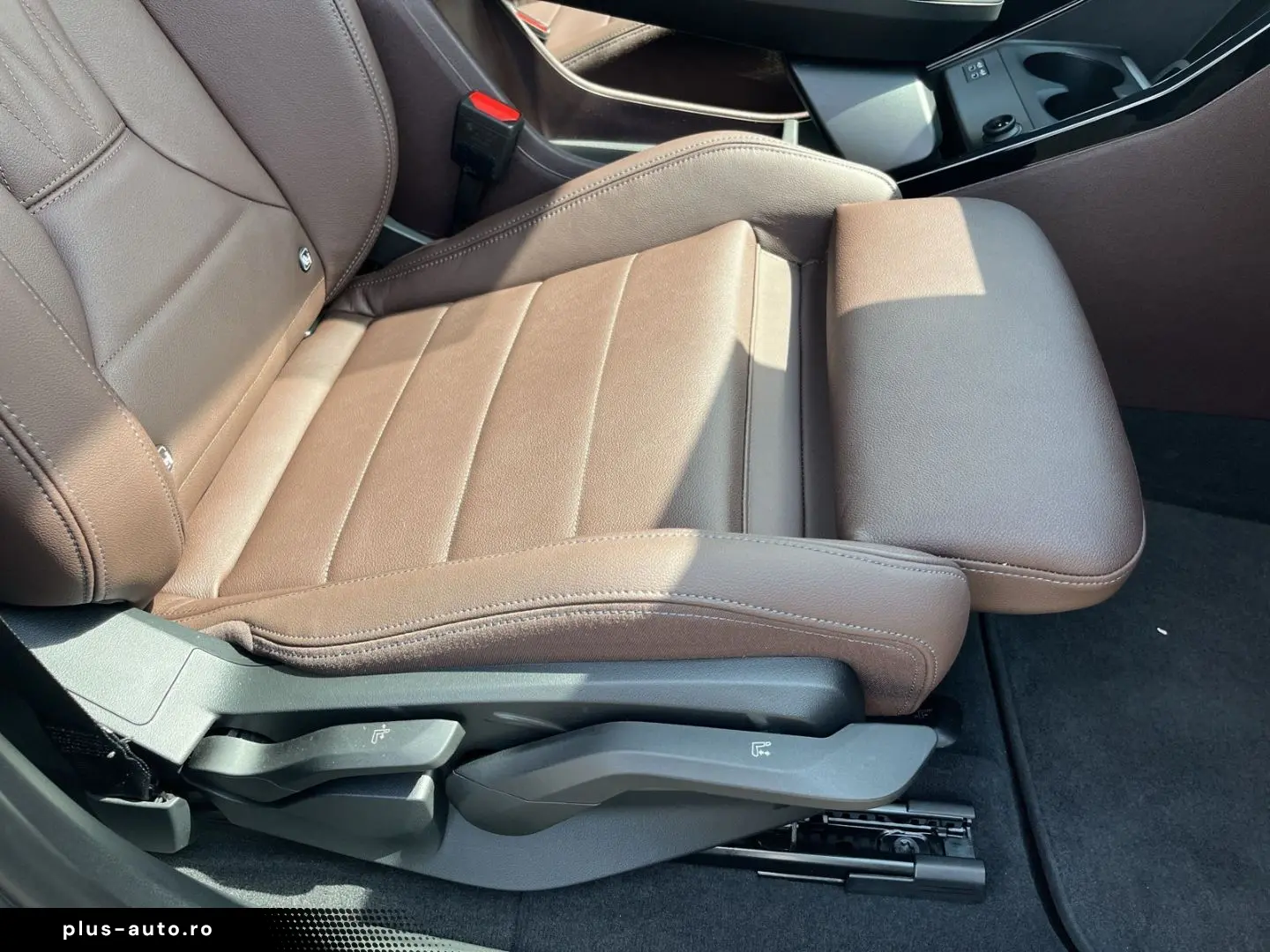 BMW iX2 xDrive30 HUD Panoramadach Navi Leder LED ACC