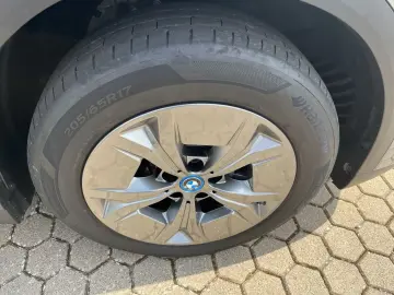 BMW iX2 xDrive30 HUD Panoramadach Navi Leder LED ACC