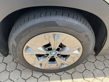 BMW iX2 xDrive30 HUD Panoramadach Navi Leder LED ACC