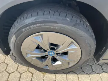 BMW iX2 xDrive30 HUD Panoramadach Navi Leder LED ACC