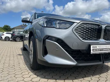 BMW iX2 xDrive30 HUD Panoramadach Navi Leder LED ACC