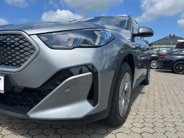 BMW iX2 xDrive30 HUD Panoramadach Navi Leder LED ACC