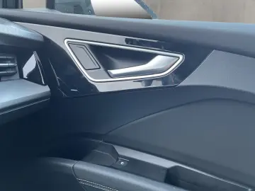 AUDI Q4 45 e-tron quattro 195 kW