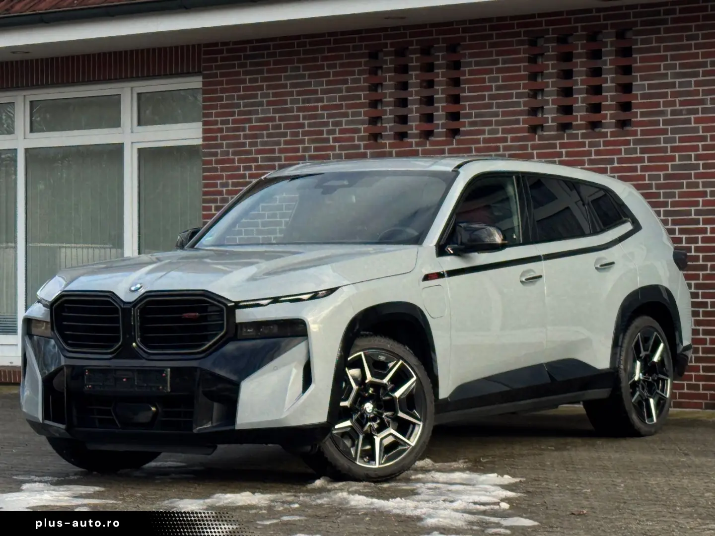 BMW XM LABEL RED  Bowers & Wilkins Massage Adapt.M