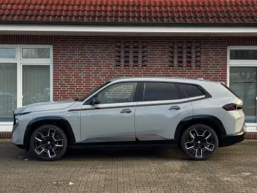 BMW XM LABEL RED  Bowers & Wilkins Massage Adapt.M