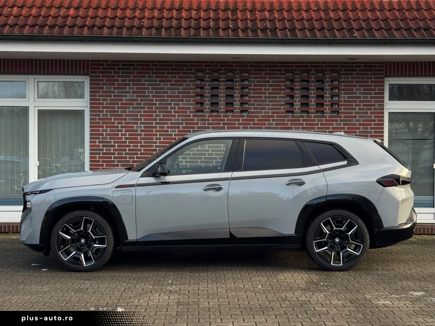 BMW XM LABEL RED  Bowers & Wilkins Massage Adapt.M