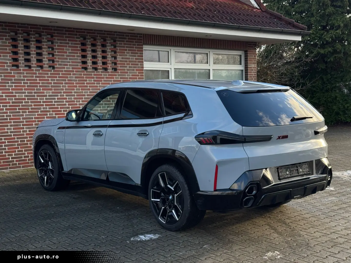 BMW XM LABEL RED  Bowers & Wilkins Massage Adapt.M