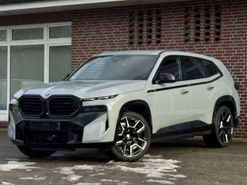 BMW XM LABEL RED  Bowers & Wilkins Massage Adapt.M