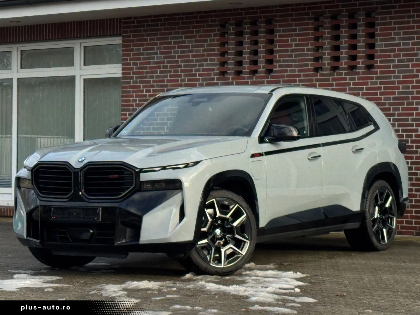 BMW XM LABEL RED  Bowers & Wilkins Massage Adapt.M