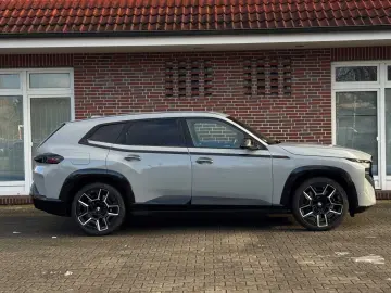 BMW XM LABEL RED  Bowers & Wilkins Massage Adapt.M