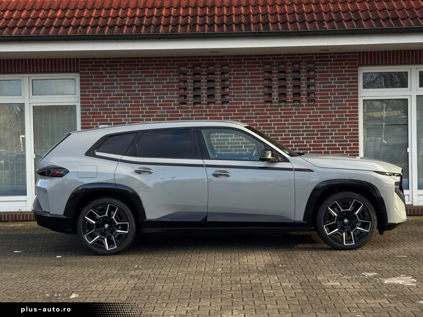 BMW XM LABEL RED  Bowers & Wilkins Massage Adapt.M