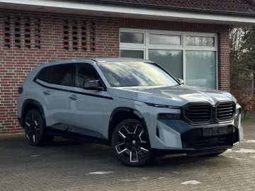 BMW XM LABEL RED  Bowers & Wilkins Massage Adapt.M