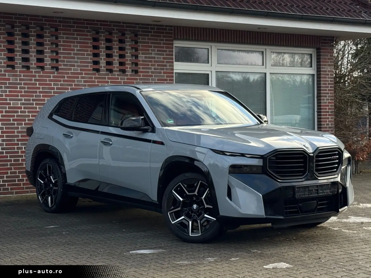 BMW XM LABEL RED  Bowers & Wilkins Massage Adapt.M