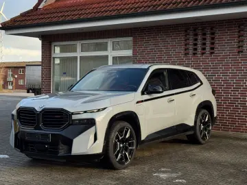 BMW XM LABEL RED  Bowers & Wilkins Massage Adapt.M