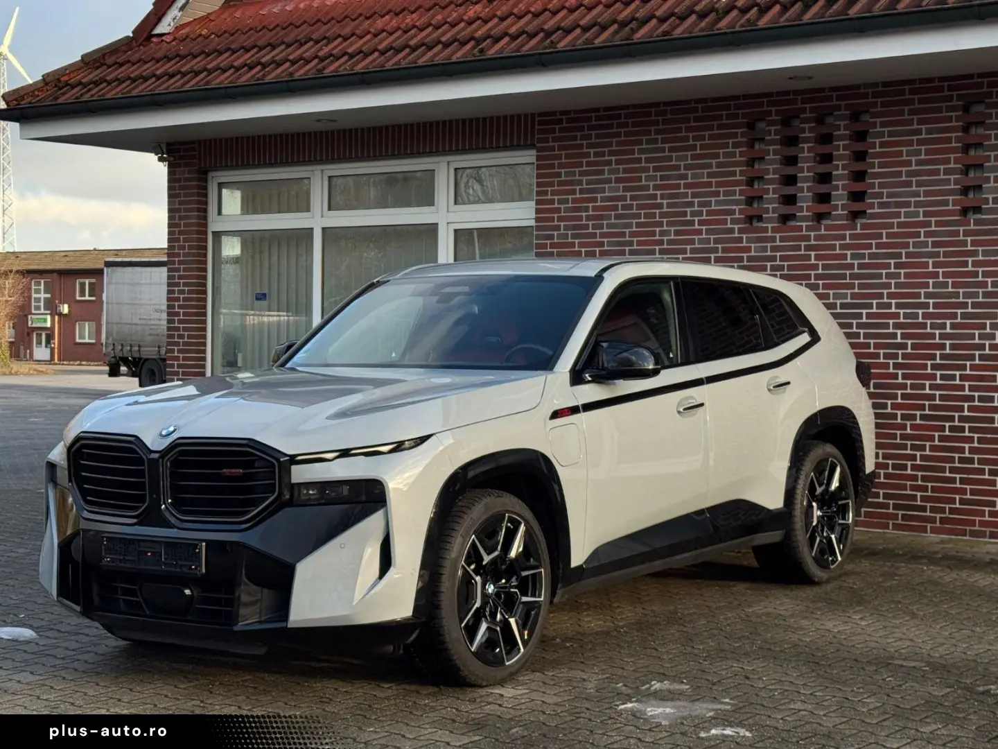 BMW XM LABEL RED  Bowers & Wilkins Massage Adapt.M