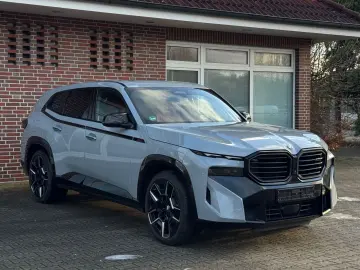 BMW XM LABEL RED  Bowers & Wilkins Massage Adapt.M