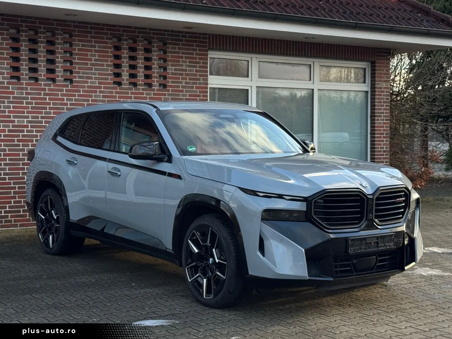 BMW XM LABEL RED  Bowers & Wilkins Massage Adapt.M