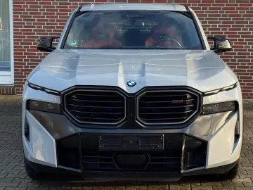 BMW XM LABEL RED  Bowers & Wilkins Massage Adapt.M