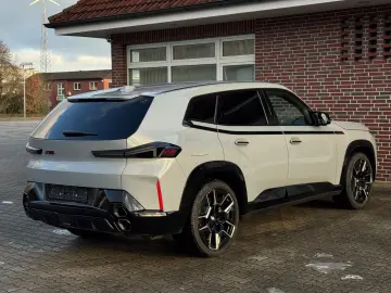 BMW XM LABEL RED  Bowers & Wilkins Massage Adapt.M