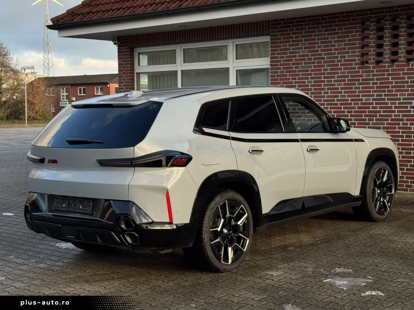 BMW XM LABEL RED  Bowers & Wilkins Massage Adapt.M