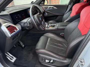 BMW XM LABEL RED  Bowers & Wilkins Massage Adapt.M