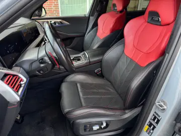 BMW XM LABEL RED  Bowers & Wilkins Massage Adapt.M