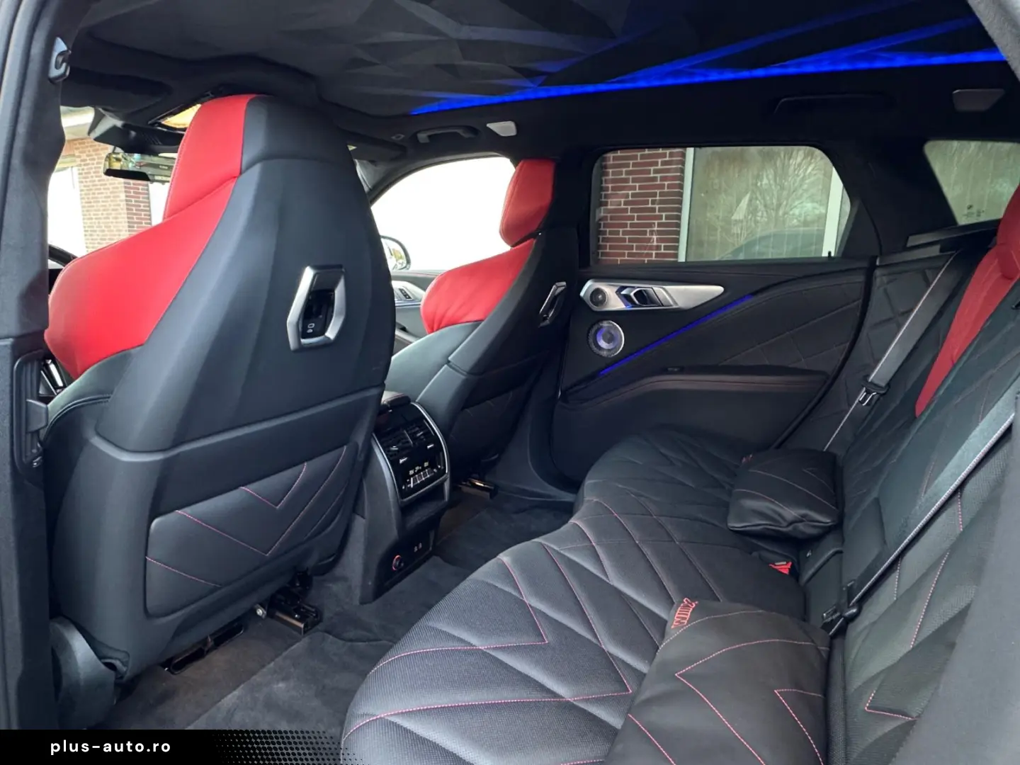 BMW XM LABEL RED  Bowers & Wilkins Massage Adapt.M