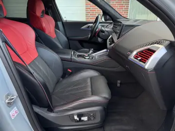 BMW XM LABEL RED  Bowers & Wilkins Massage Adapt.M