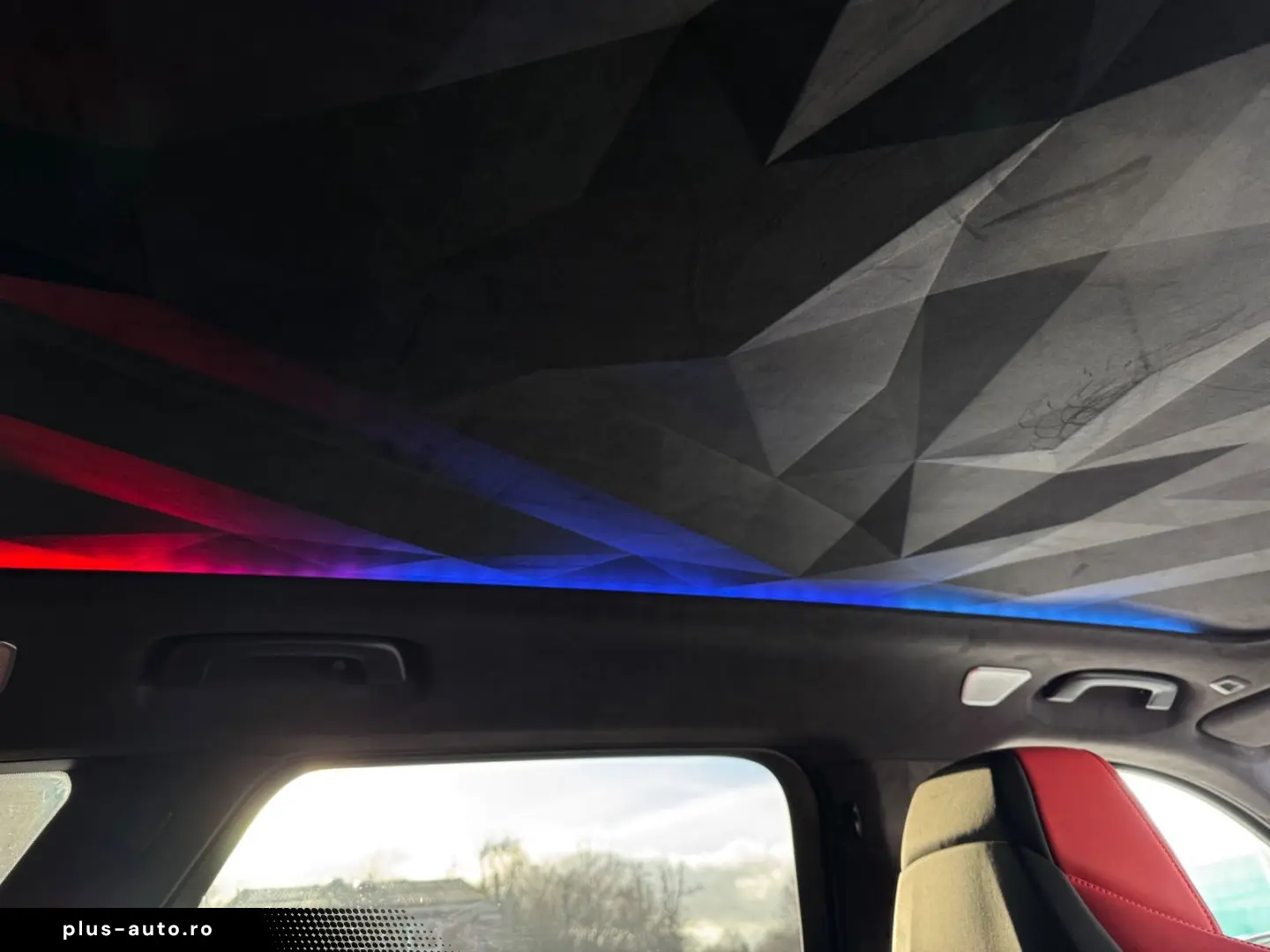 BMW XM LABEL RED  Bowers & Wilkins Massage Adapt.M