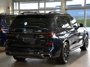 BMW X7 xDr 40 i M Sport Integral-Aktivlenk AHK Pano