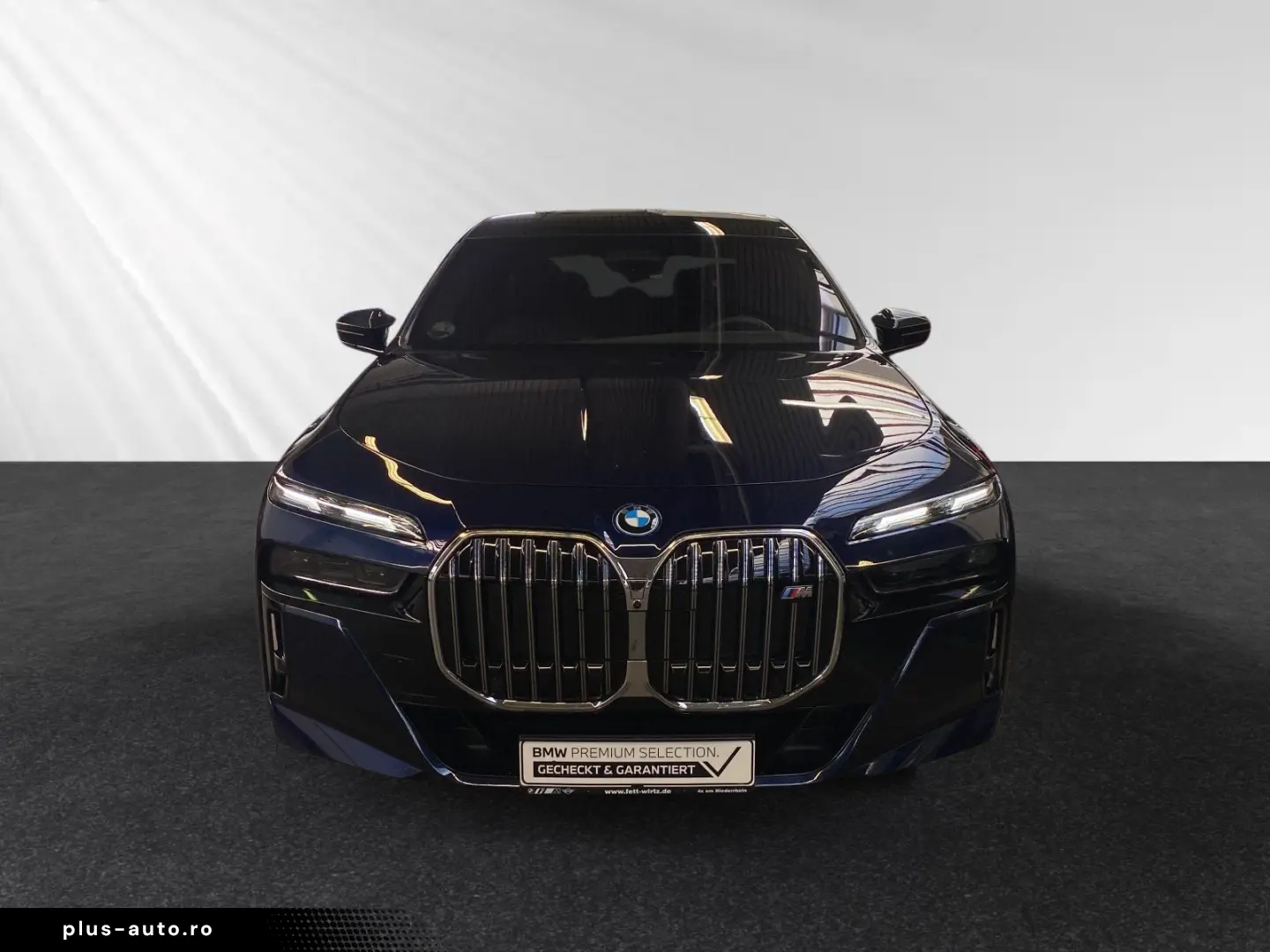 BMW M760e xDrive TV-Fond-Entertainment Autobahnass.