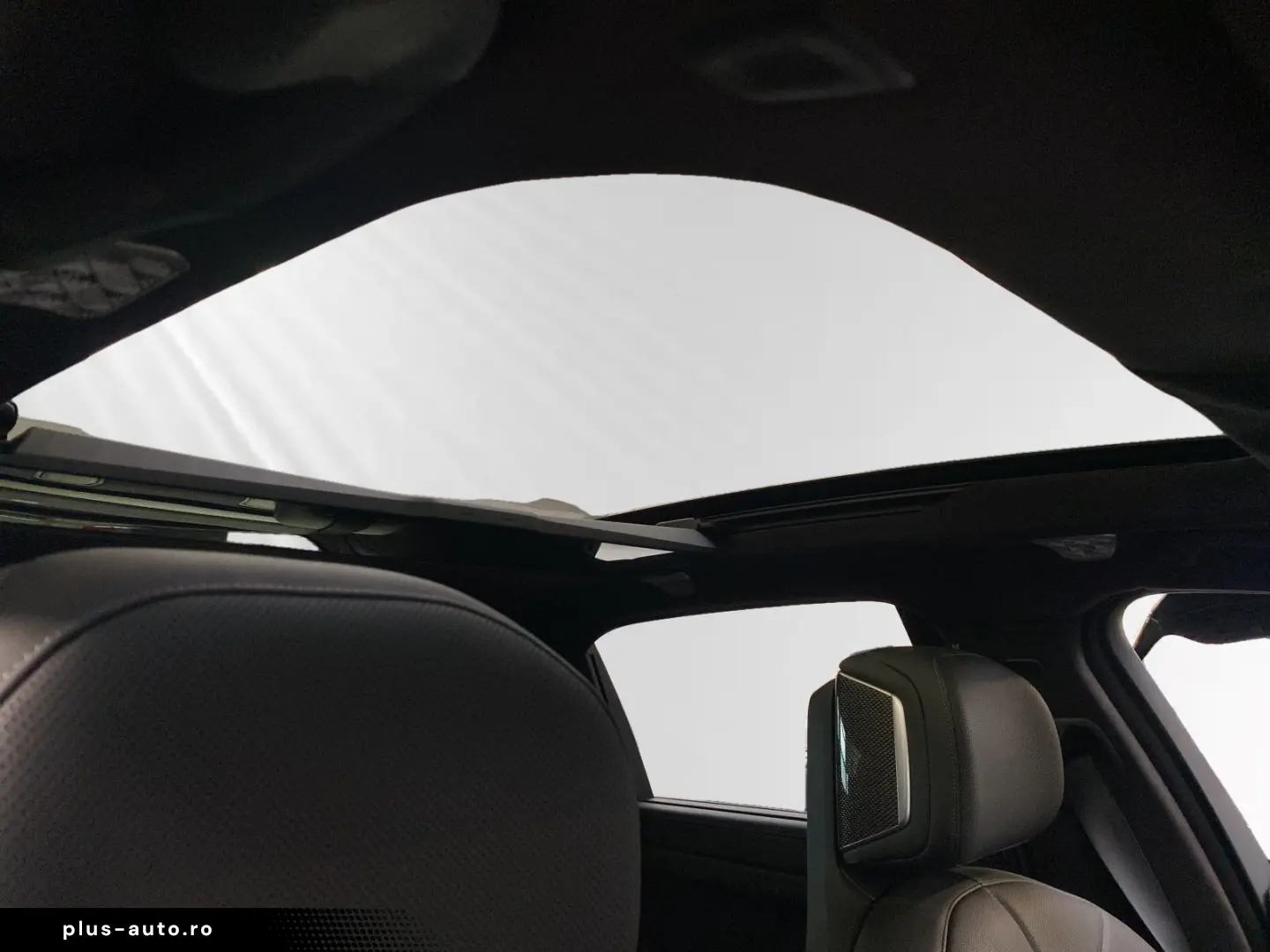 BMW M760e xDrive TV-Fond-Entertainment Autobahnass.