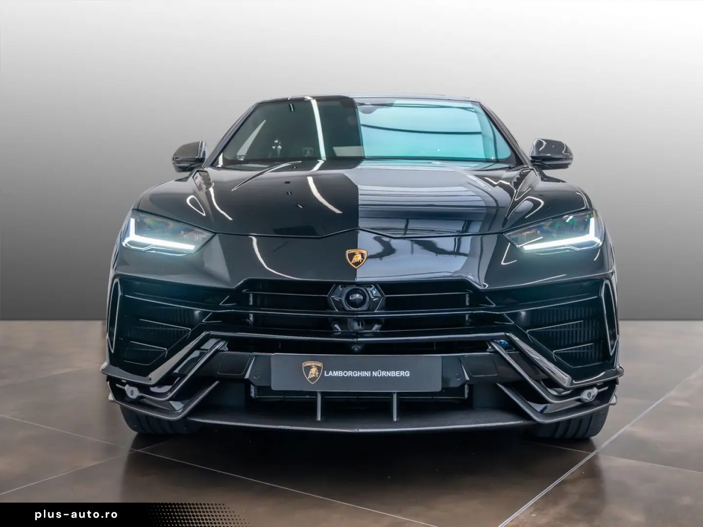 LAMBORGHINI Urus S Akrapovic