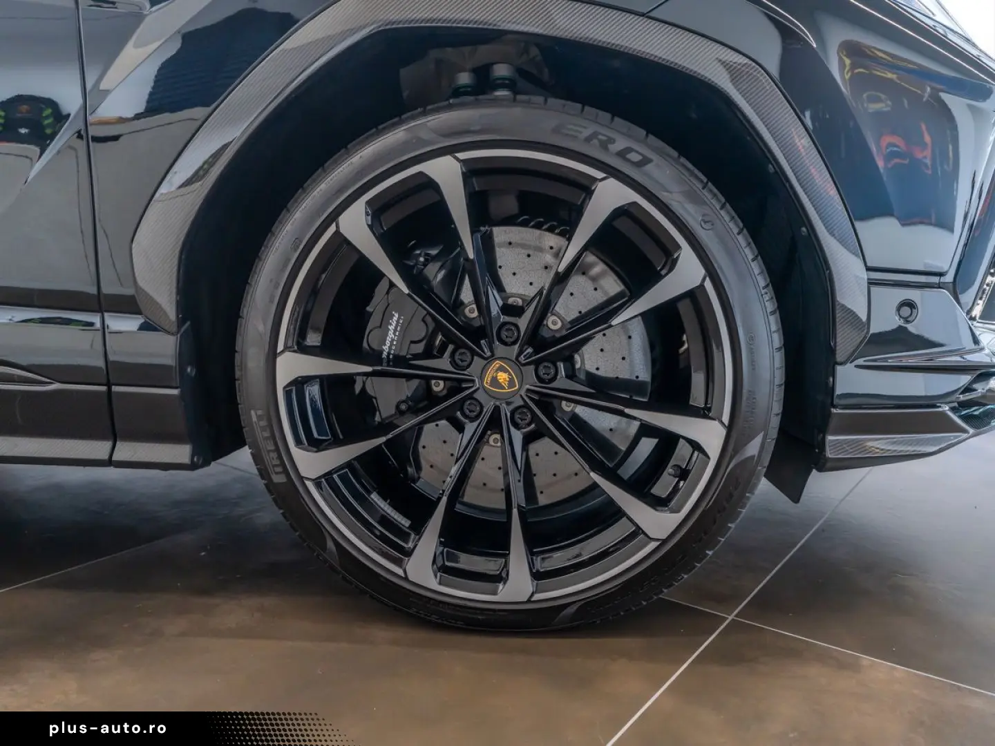 LAMBORGHINI Urus S Akrapovic